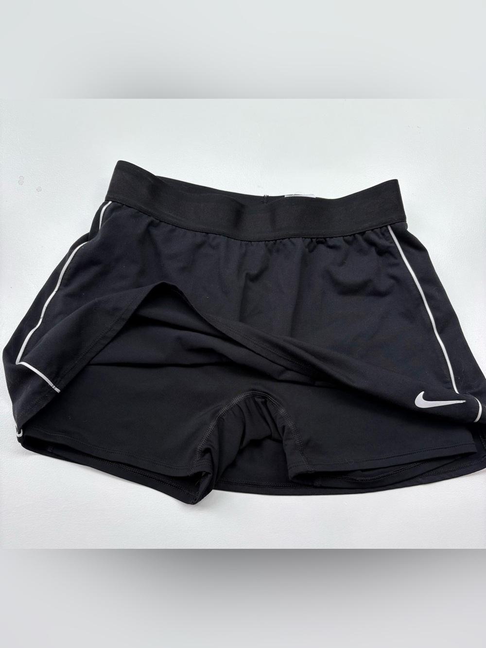 Nike Black Skort with White Piping - Picture 5 of 7